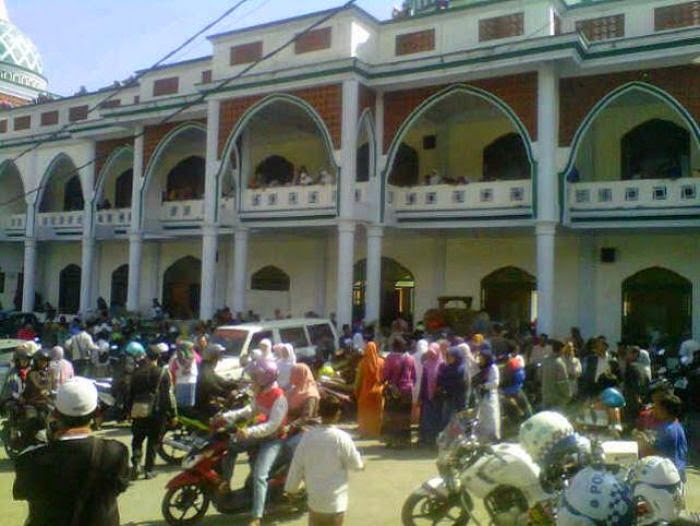 Tragedi Langit Merah Amanatul Ummah Cokelat Gosong by