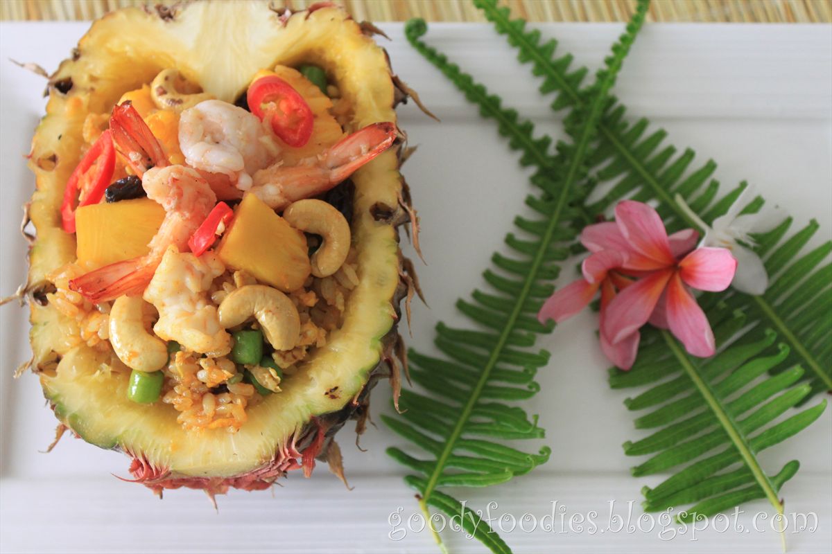 GoodyFoodies I cooked Thai pineapple fried rice (Khao pad sapparot)