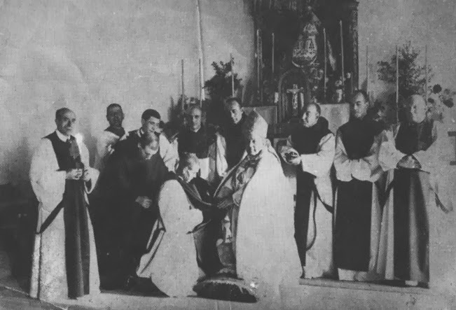 Para su custodia y sufragios , puso una comunidad de monjes jerónimos que elevasen sus preces a Dios en acción de gracias y e