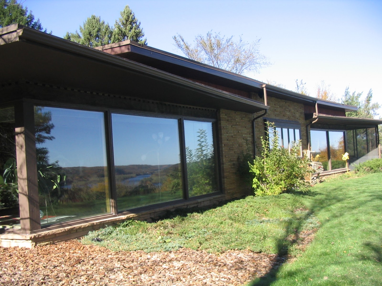 JulieJacobson.com: For sale by owner: High-tech mid-century modern home