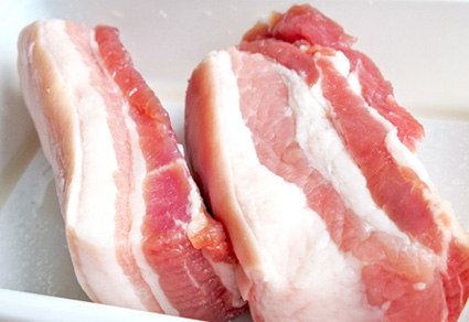 uncooked pork belly 