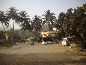 Saturday( 24-3-2012):-Breakfast at "Kshanbar Vishranti Restaurant" near Karnala bird sanctuary.