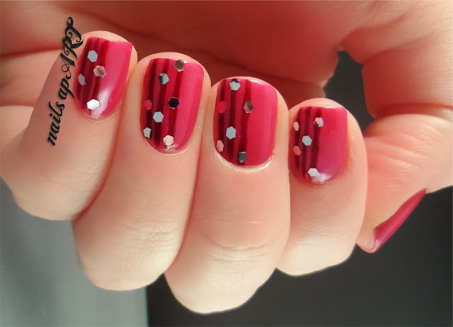 Pinky Stripy Nails