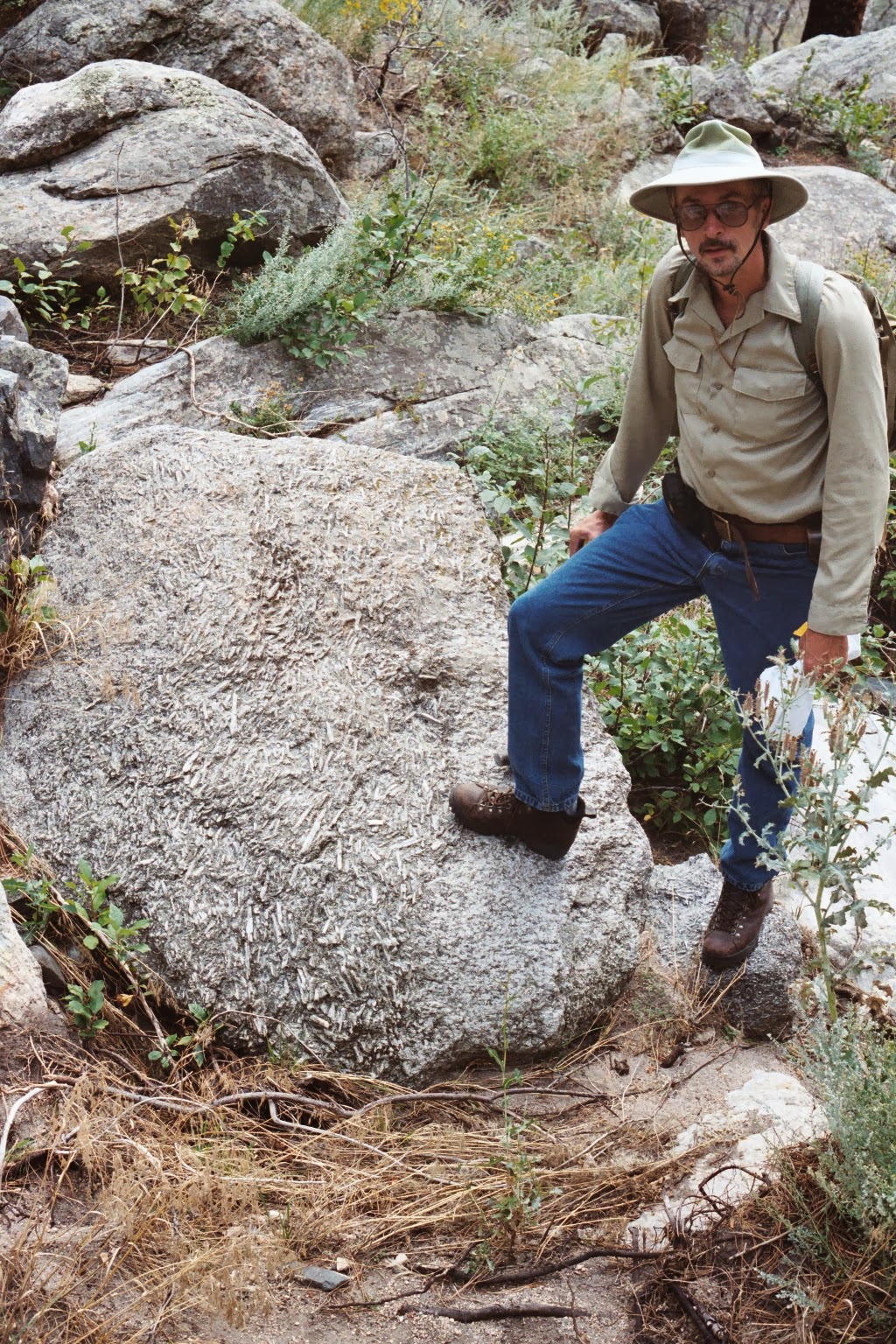 GemHunter's Guide to Prospecting for Iolite (water sapphire) Gemstones