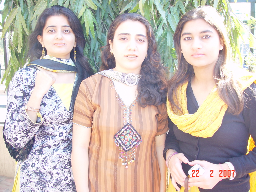 http://3.bp.blogspot.com/-wWMKP3wIlRs/T5ZEREF2ExI/AAAAAAAAB58/6Krkl5bUWOk/s1600/pakistani+girls+photos+(650).jpg