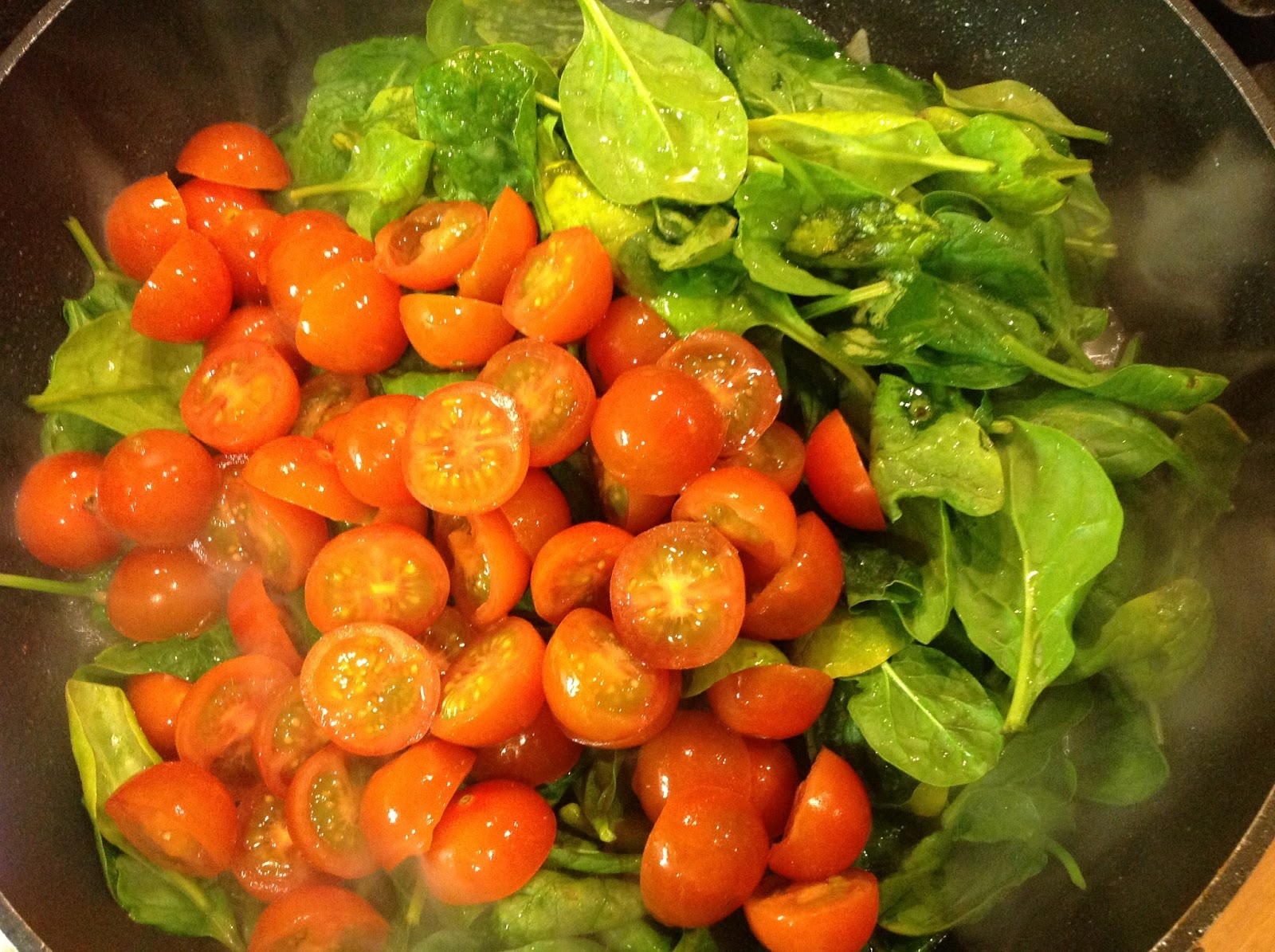 This Muslim Girl Bakes: Chicken, Baby Spinach and Cherry Tomato Pasta