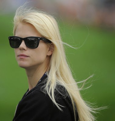 Kính rayban Wayfarer được thiết kế và phát hành năm 1952 Kính rayban Wayfarer được thiết kế và phát hành năm 1952