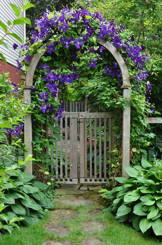 WICKED FAERIE QUEEN A NEW LOOK & GARDEN GATES!