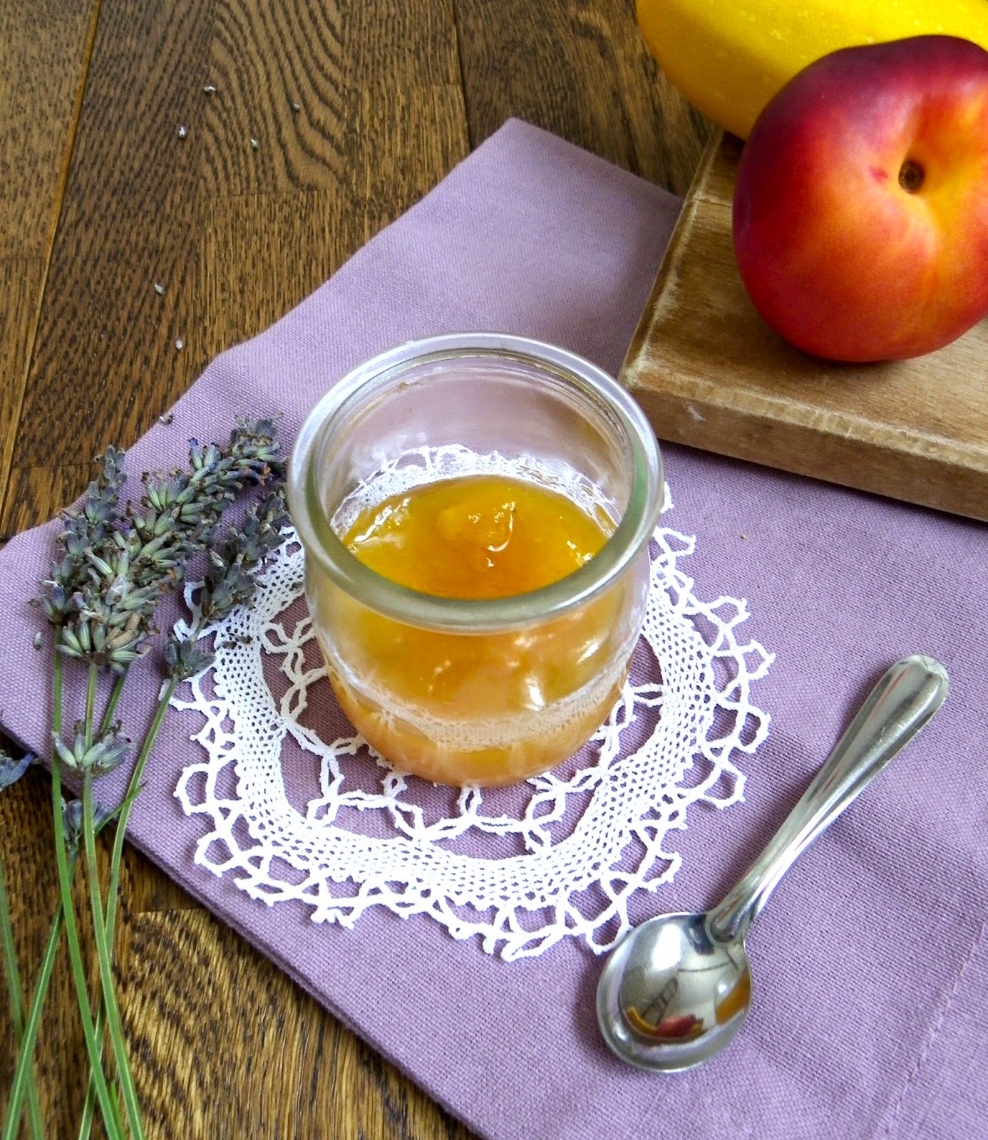 Rosenoisettes Confiture de nectarines et courgettes jaunes à la lavande