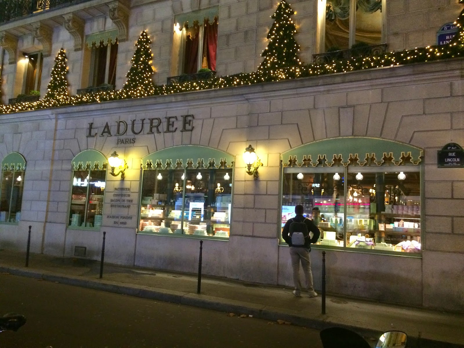 A Lovely Life, Indeed: Adventures in Macarons