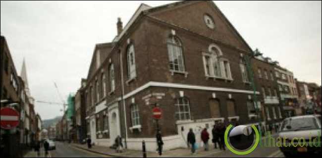Masjid Jami' London (Brick Lane Mosque) Bekas Gereja Protestan Huguenot