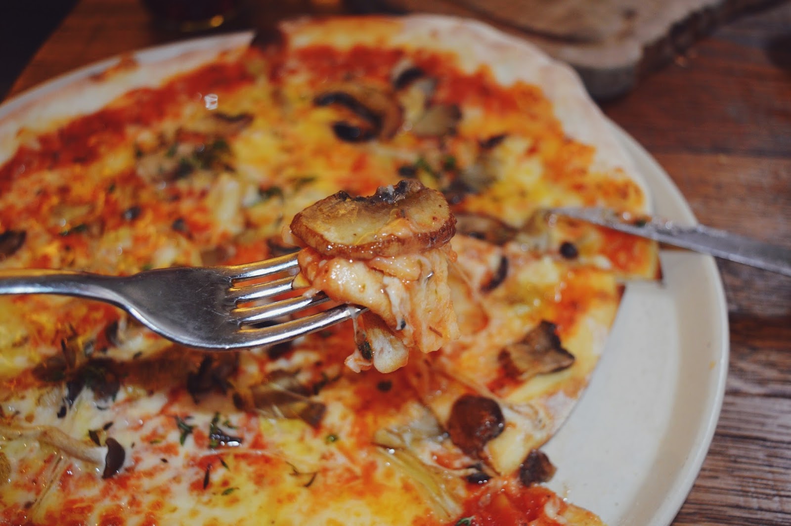 Wildwood Salisbury review, FashionFake, UK food blogs, wild mushroom pizza 