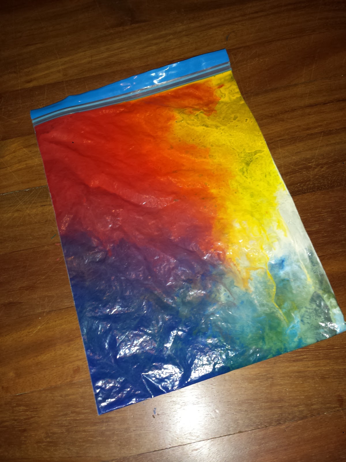 チューズでしょ！理解不能の日常 ジップロックで絵の具遊び messfreeish finger painting in a bag