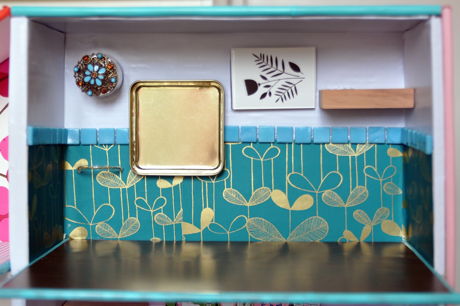 Upcycled Dolls house mamaisdreaming.blogspot.co.uk