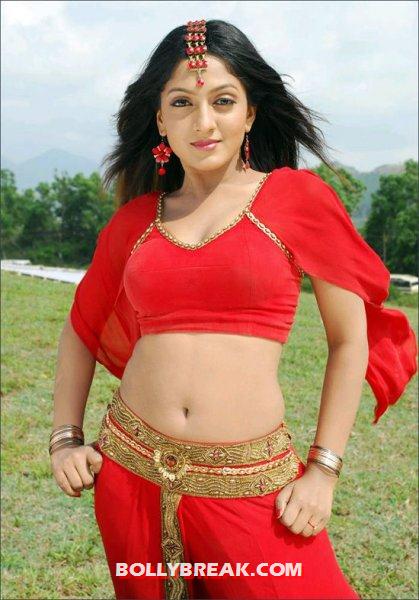 Sheela in red dress showng beautiful navel - Sheela ki jawani!