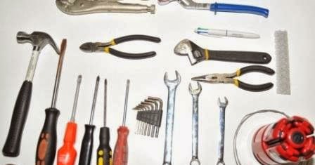 Gambar Peralatan Standart yang Harus ada Di dalam Mobil