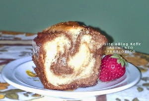 Bolo de iogurte assado na boca do fogão Bolo de iogurte assado na boca do fogão