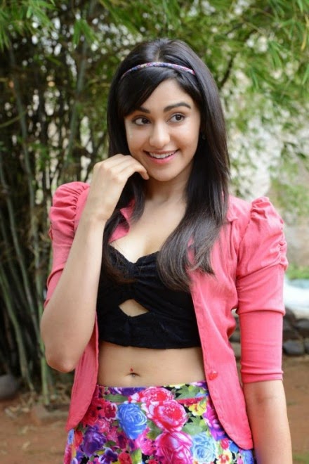 adah sharma hot cleavage navel pics adah sharma hot cleavage navel pics