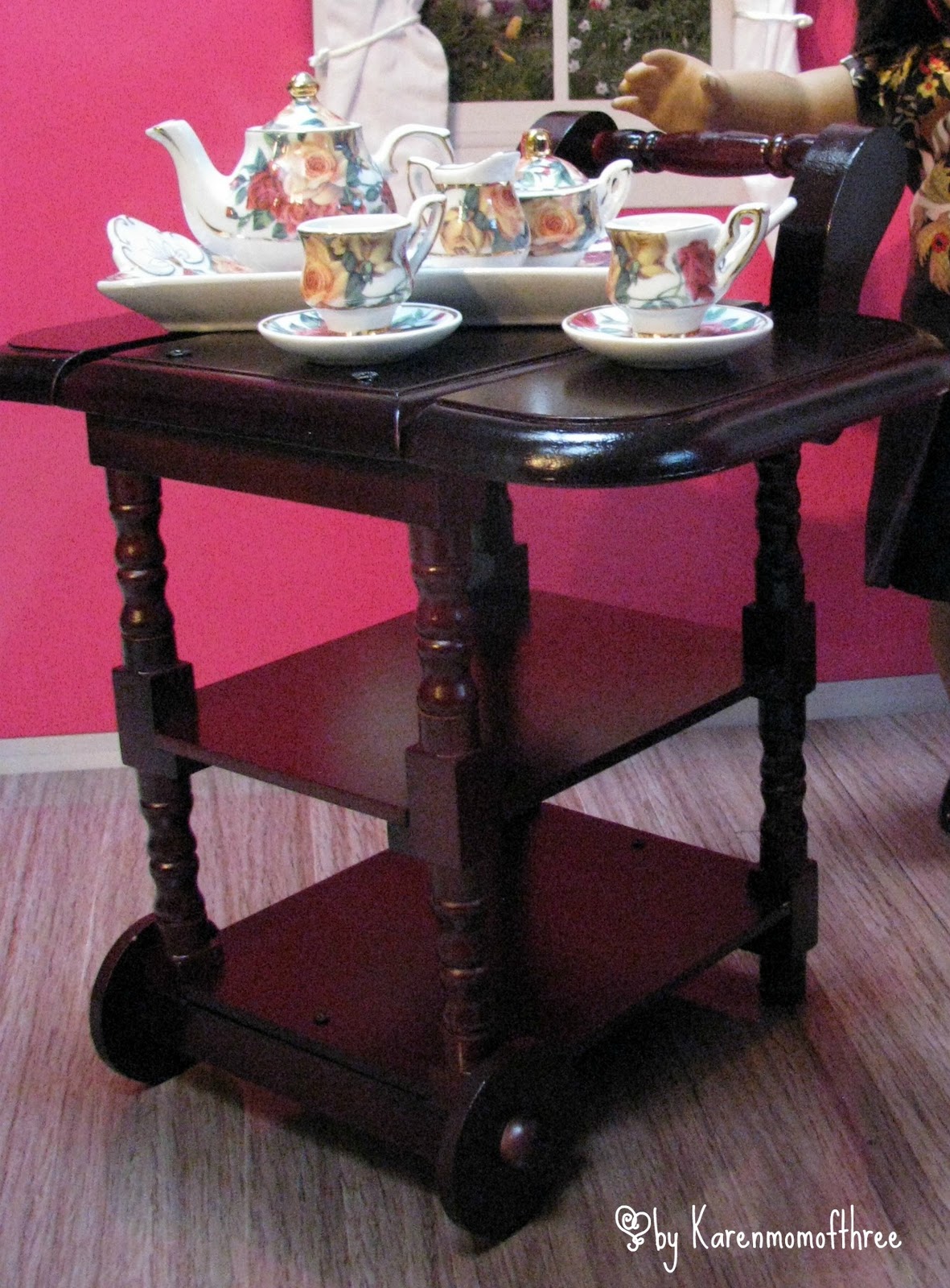 the queen's treasures tea set