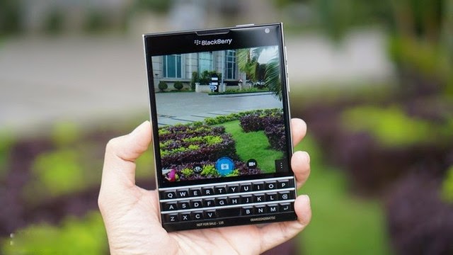 [Image: BlackBerry%2BPassport.JPG]