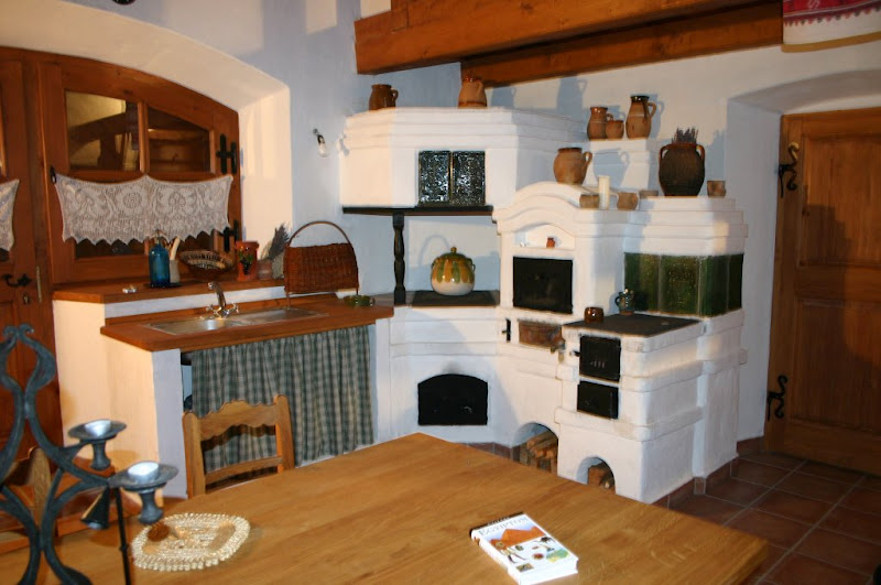 beautiful Hungarian kitchen Old world kitchens, Cob house kitchen