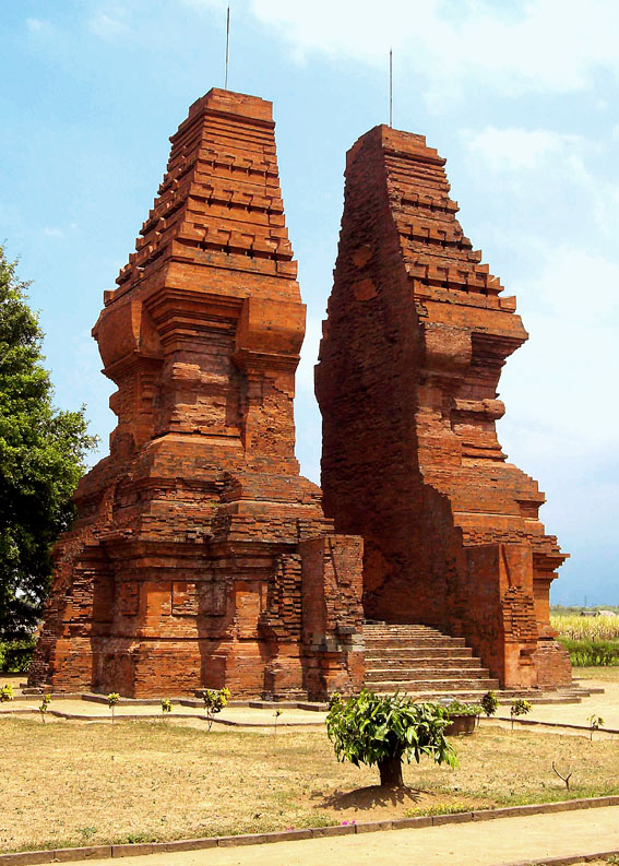 33+ Rumah Adat Gapura Candi Bentar Background