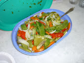Salada de vegetais em oficina pedagógica do Projeto Educação alimentar
