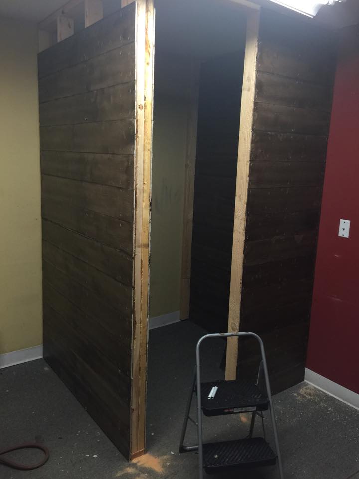 One Thrifty Chick DIY Dressing Rooms { Budget Designs }