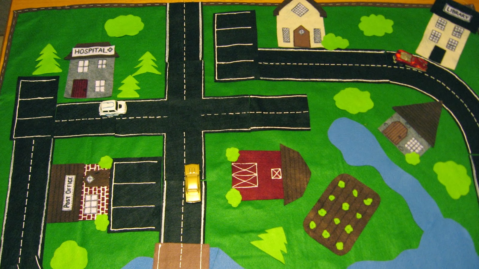 The Beautiful Thrifty Life DIY Felt Town Car Play Set