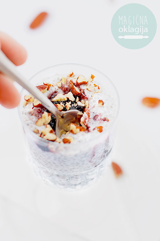 Healthy kefir and chia seed pudding by Magična Oklagija food blog