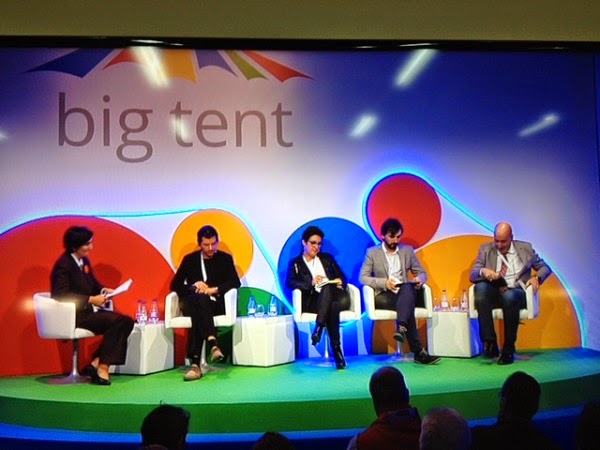     #BigTentMAD integrantes del segundo panel del día que tuve la suerte de moderar            Se puede seguir la conversación en Twitter, (@BigTentMadrid) October 29, 2014Mesa 2, moderada por Loreto Corredoira con directores del HuffPost, Diario.es, ElConfidencial y The Correspondent