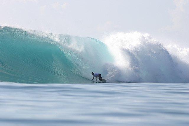 Nias Surfing