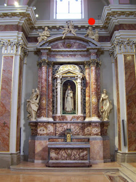 ripresa fotografica dell'altare della Madonna del Rosario
