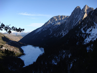 Estany de Sant Maurici y Encantats.