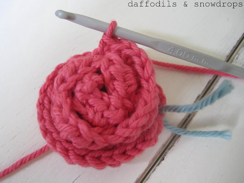 daffodils & snowdrops How To... Make The Mollie Makes Crochet Flower...