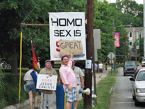 Christen und Homosexuelle lustige Menschen mit Schildern