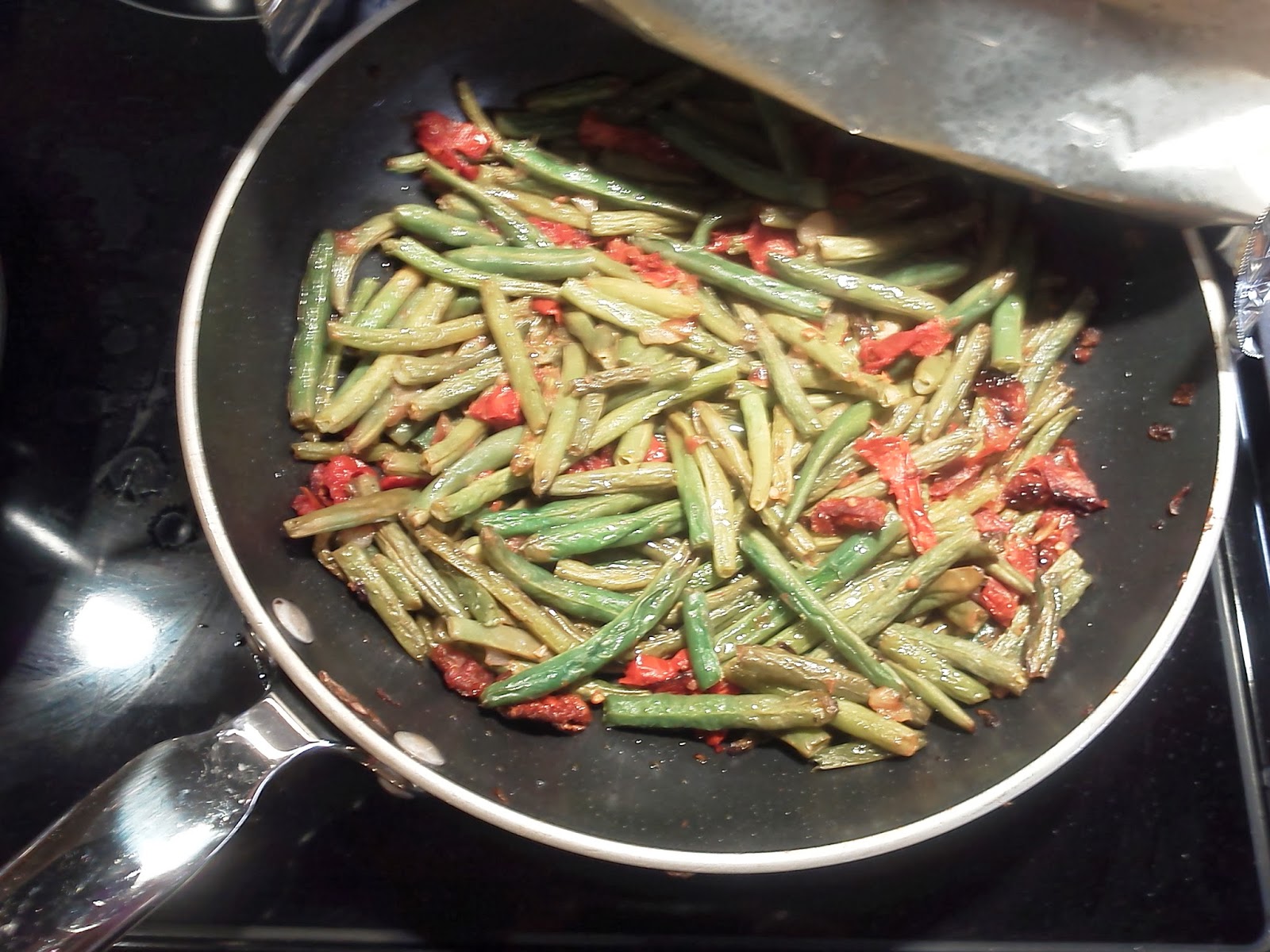 Pocono Pabulum for Mind & Body Green Beans with Sun Dried Tomatoes