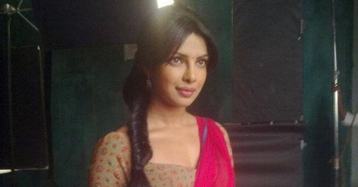 priyanka chopra agneepath photos priyanka chopra agneepath unseen on the set pics 6 pics priyanka chopra agneepath photos priyanka chopra agneepath unseen on the set pics 6 pics