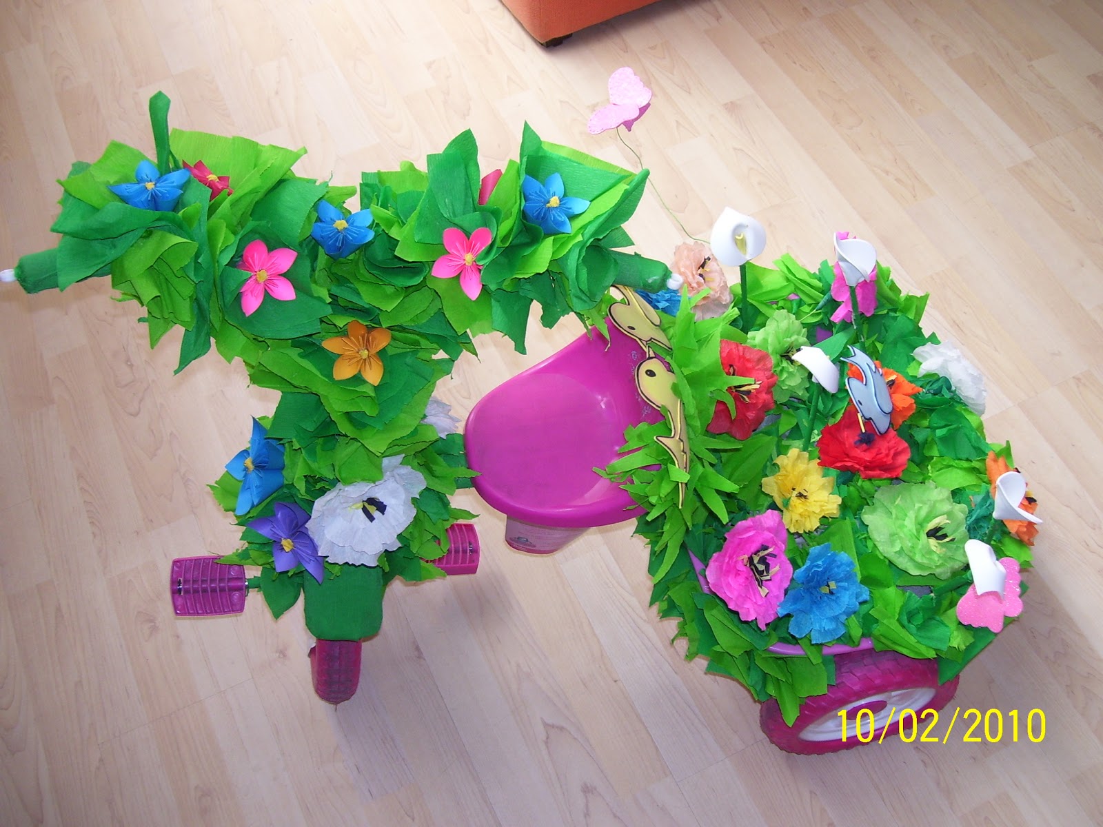 triciclos adornados para la primavera