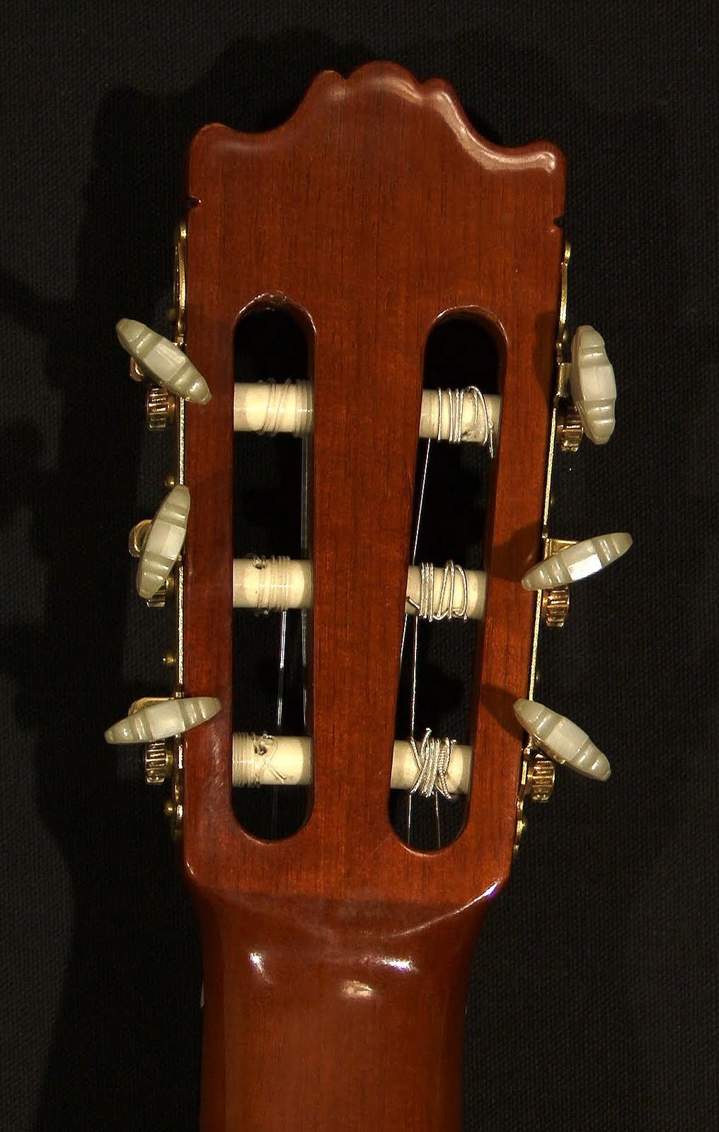 Yamaha G 235