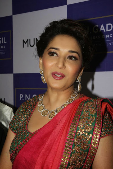 Madhuri Dixit Latest Wallpapers In Saree