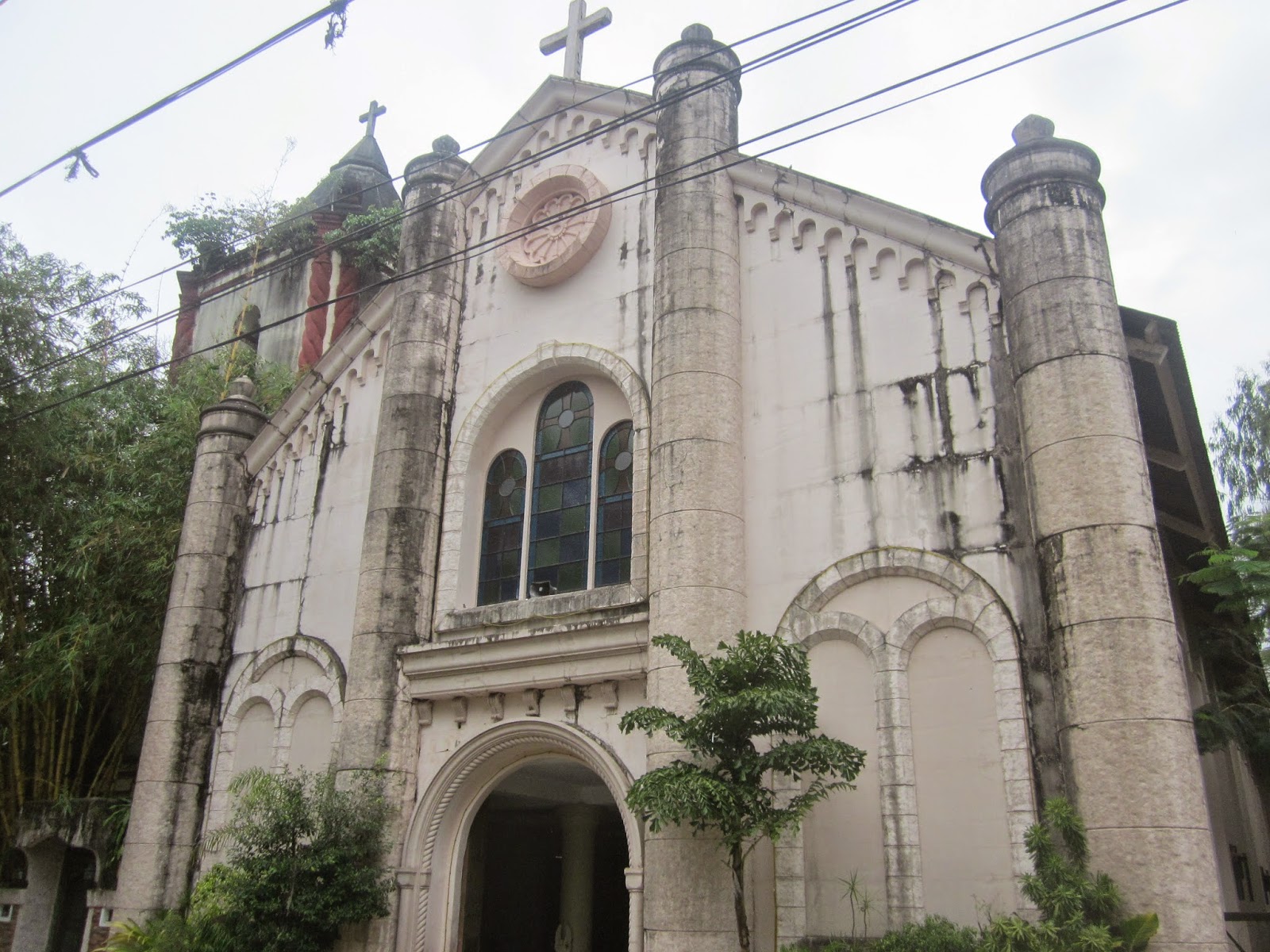 Ben Goes Where Visita Iglesia in Isabela