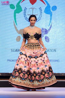 malaika-arora-latest-stills-at-ssja-silver-nite-fashion-show malaika-arora-latest-stills-at-ssja-silver-nite-fashion-show