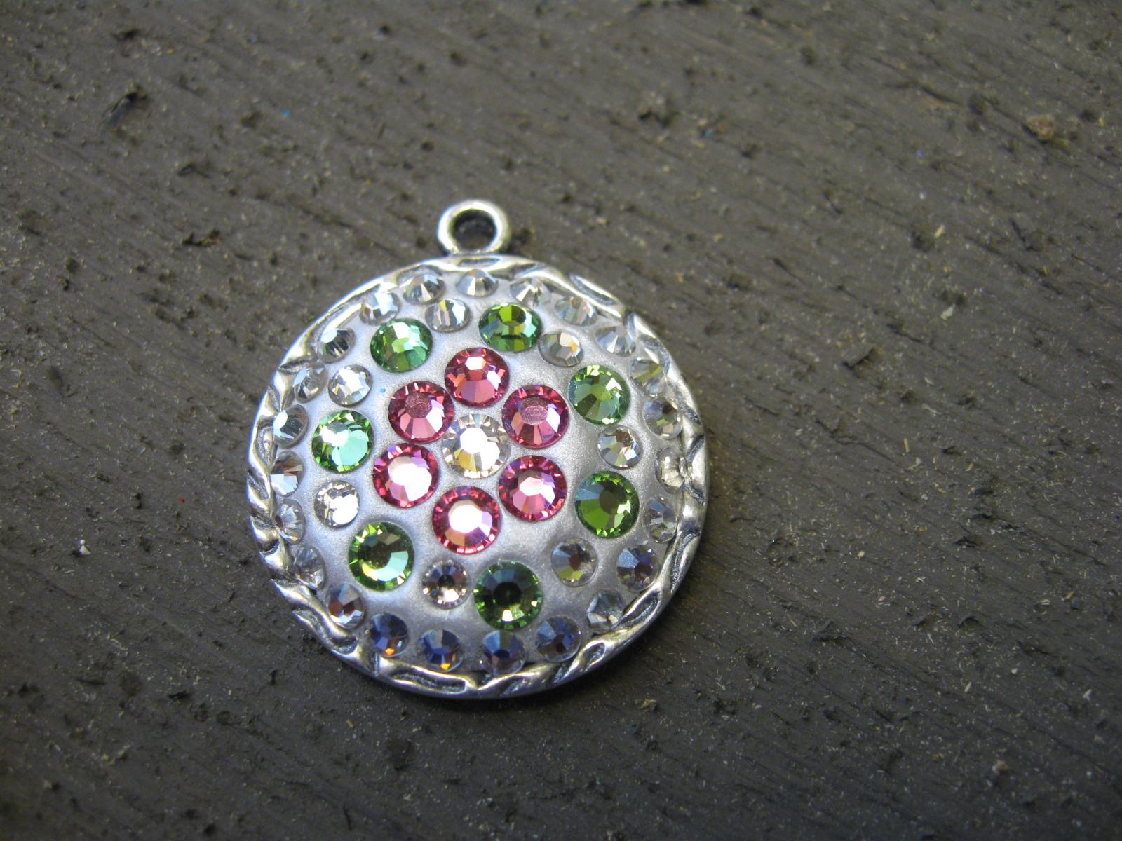 Craft Klatch ® Crystal and Jewelry Clay Pendant Craft Tutorial