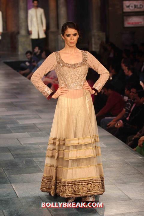 Model in Manish Malhotra Dress Walking the rap at Mijwan Fashion Show 2012 - (4) - Manish Malhotra Dresses - Mijwan Fashion Show 2012