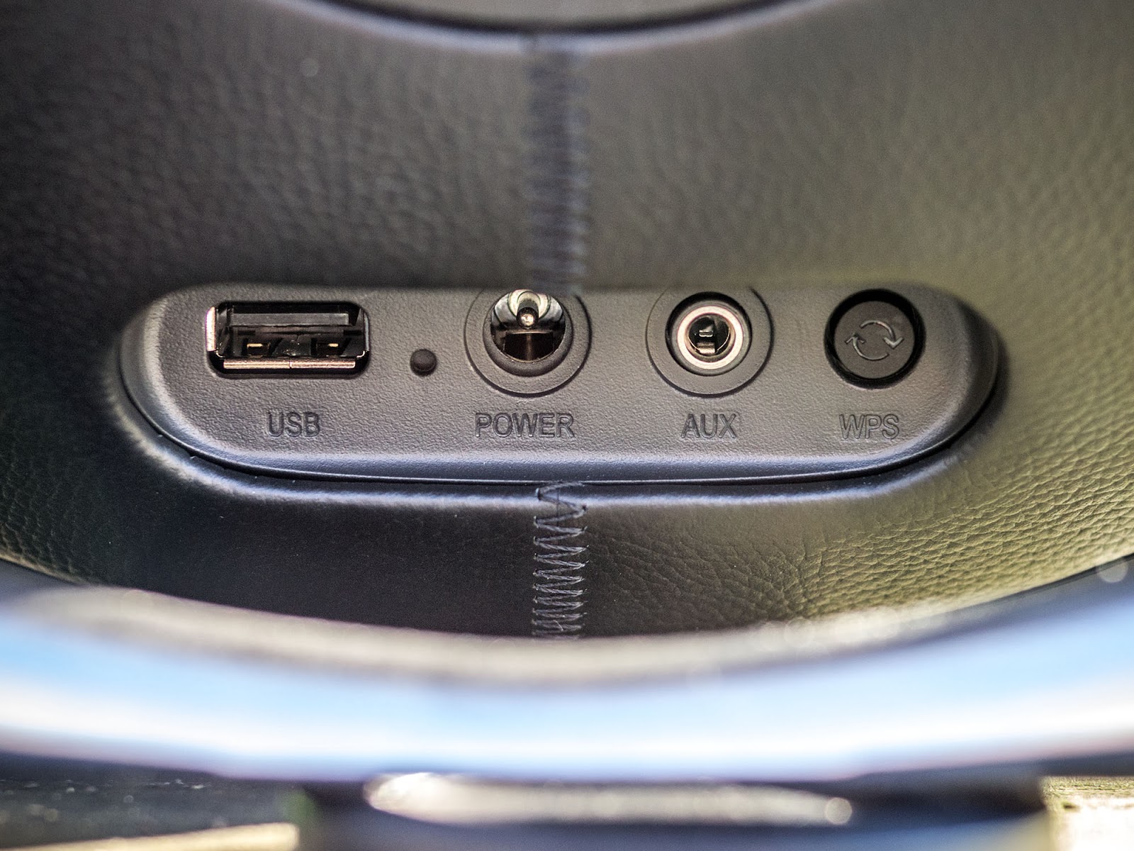 harman kardon onyx studio 4 usb port