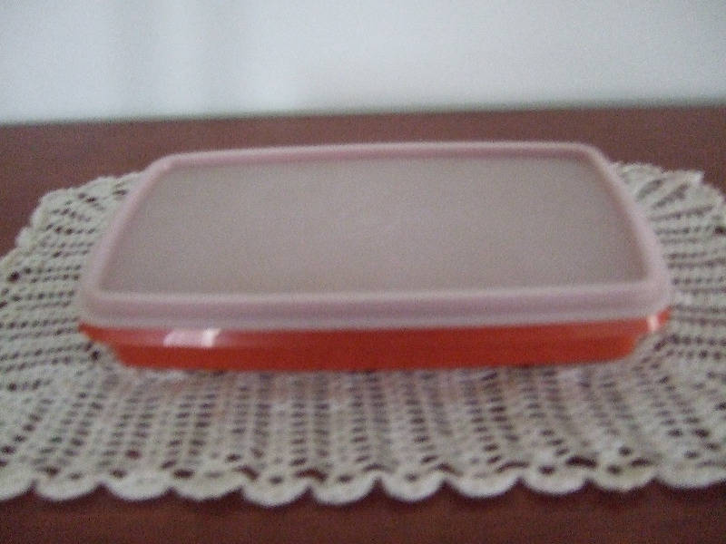 Vintage Tupperware Deli Meat/Bacon Keeper 1292 With Lid — Red/Paprica