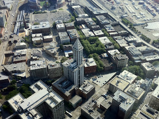 la Smith Tower vue depuis le Columbia Center