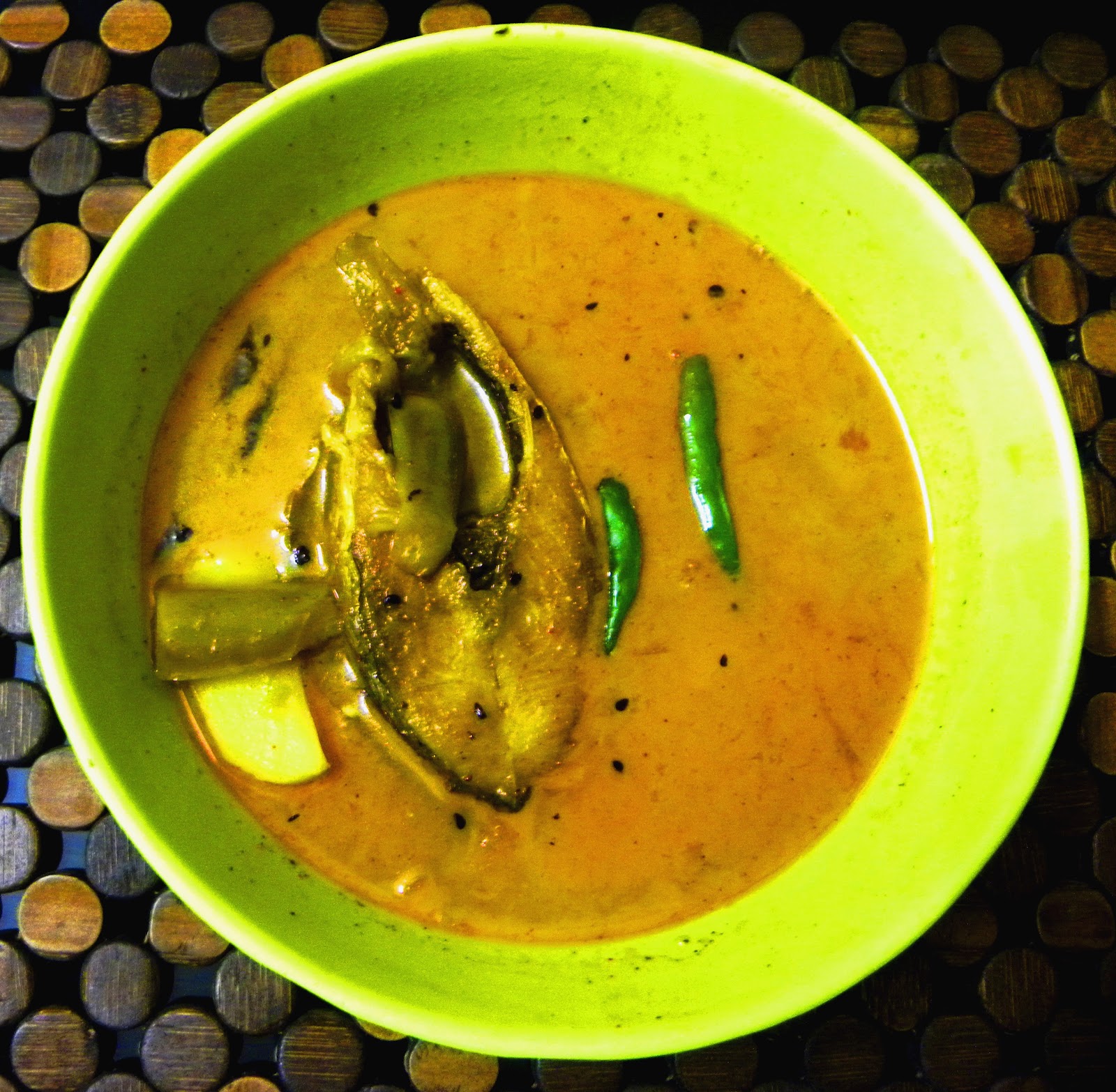 Kalo Jeere Kacha Lanka Diye Ilish(Hilsa with Green Chillies and Nigella