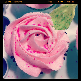 flower cupcake www.thesweetchick.com